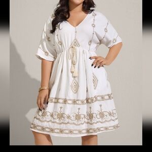 Bloomchic! Embroidered Ivory Dress with Gold Motif Sz 18/20